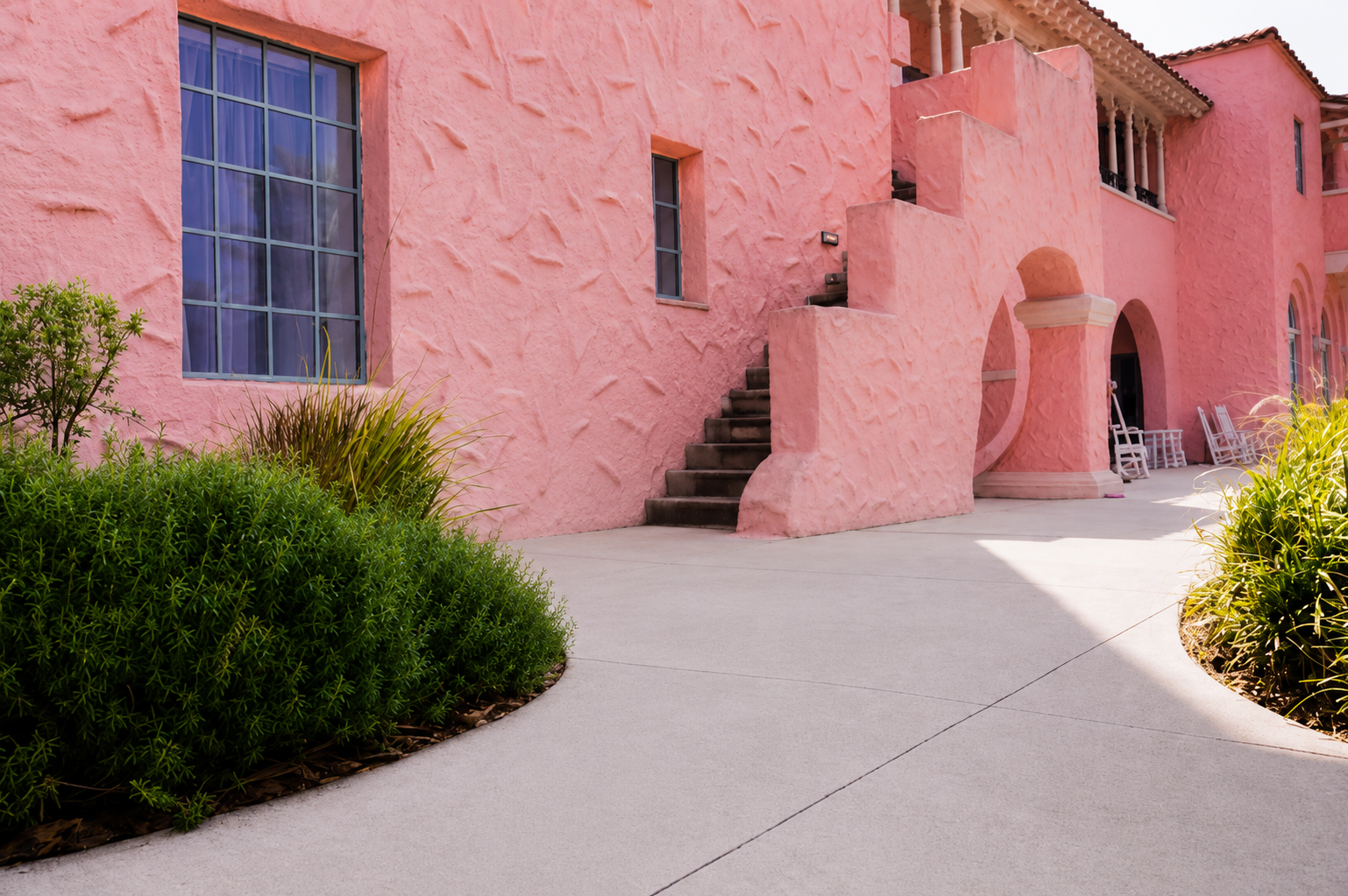 background-pink-building